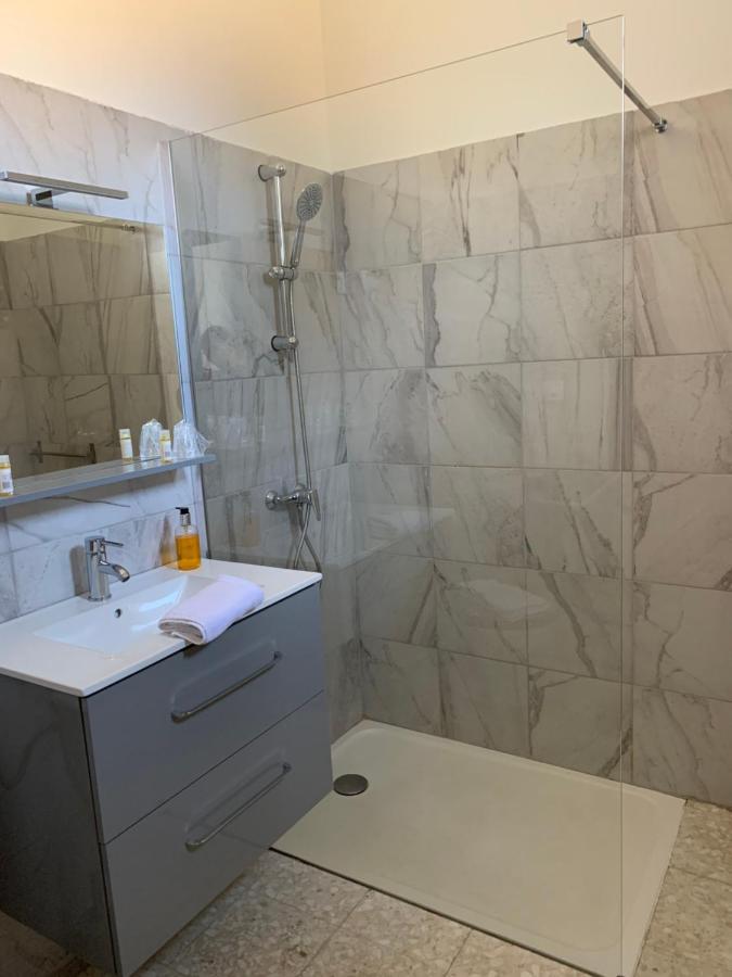 Hotel Restaurant La Plage Port-Saint-Louis-du-Rhοne Εξωτερικό φωτογραφία
