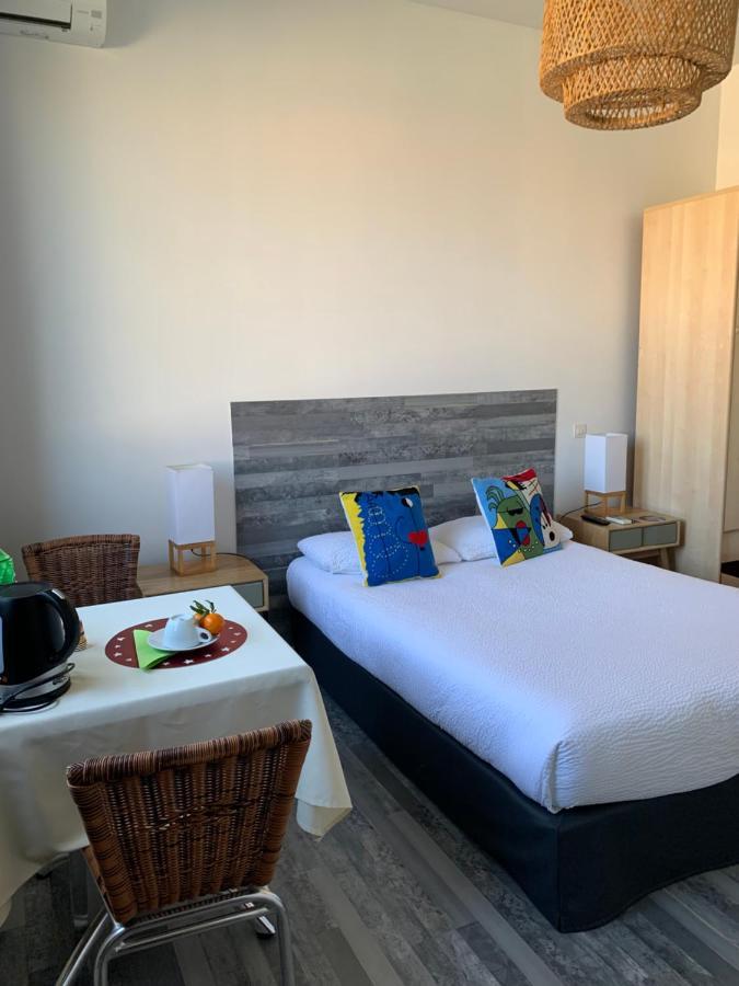 Hotel Restaurant La Plage Port-Saint-Louis-du-Rhοne Εξωτερικό φωτογραφία