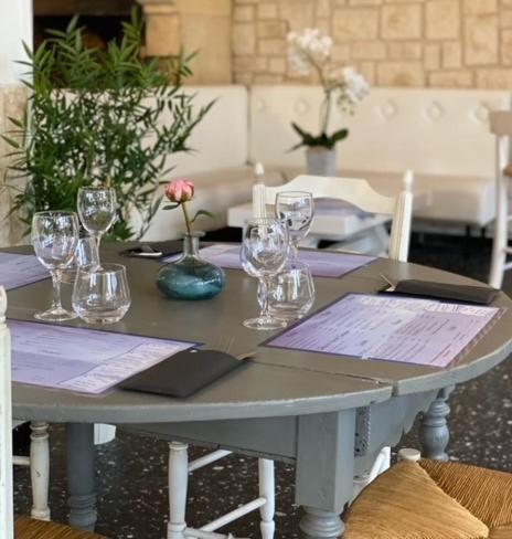 Hotel Restaurant La Plage Port-Saint-Louis-du-Rhοne Εξωτερικό φωτογραφία