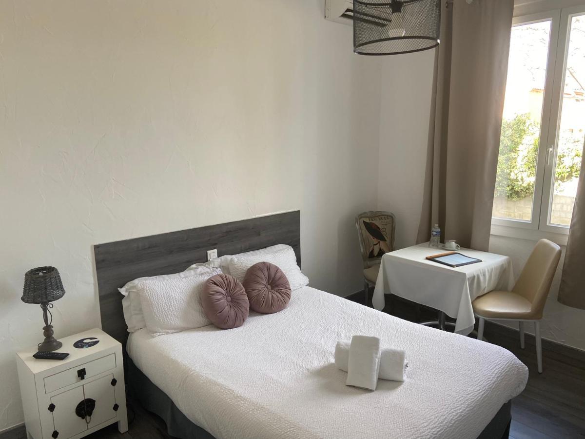 Hotel Restaurant La Plage Port-Saint-Louis-du-Rhοne Εξωτερικό φωτογραφία
