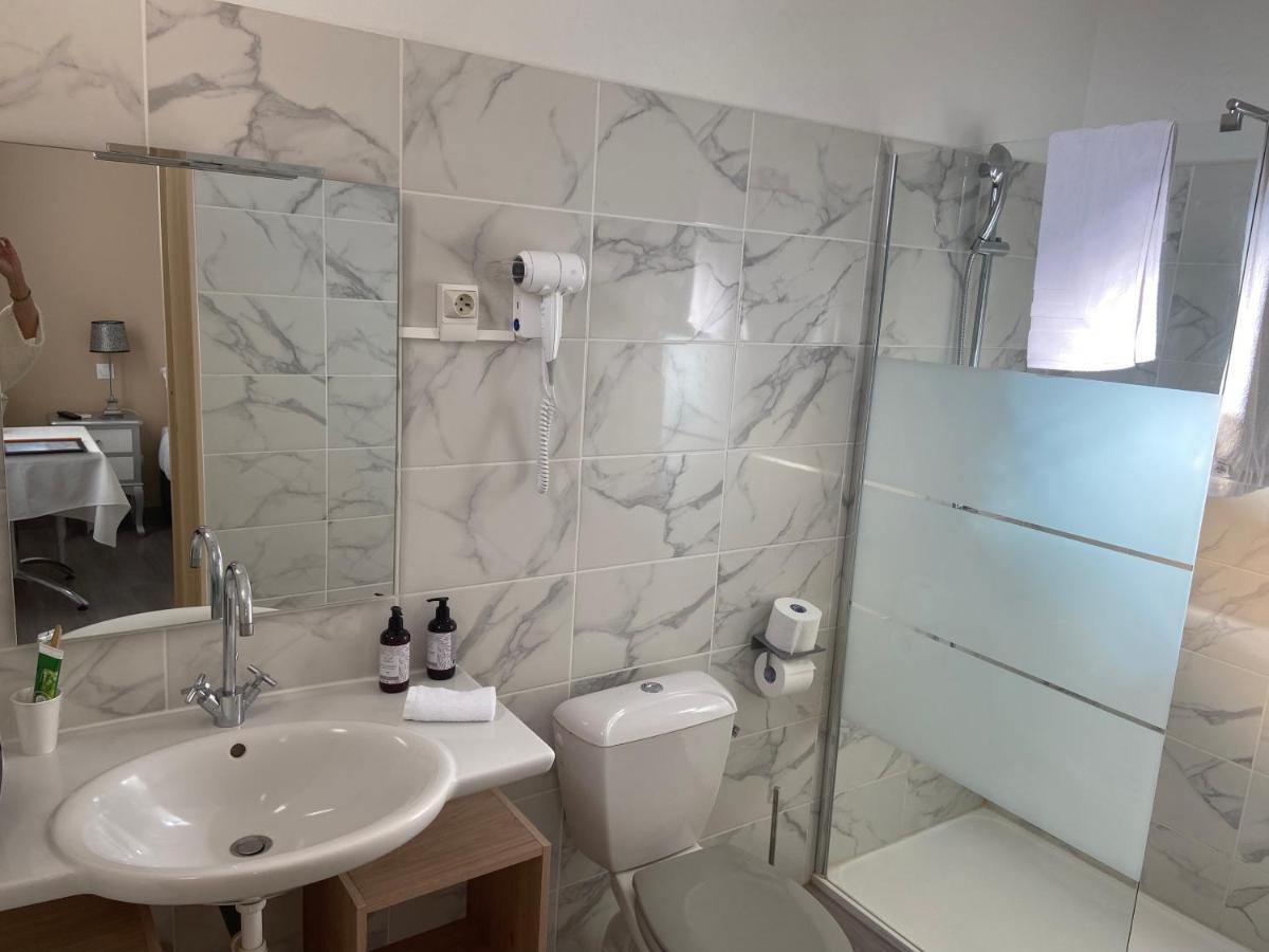 Hotel Restaurant La Plage Port-Saint-Louis-du-Rhοne Εξωτερικό φωτογραφία