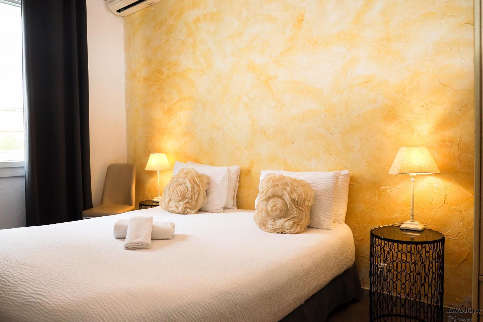 Hotel Restaurant La Plage Port-Saint-Louis-du-Rhοne Εξωτερικό φωτογραφία